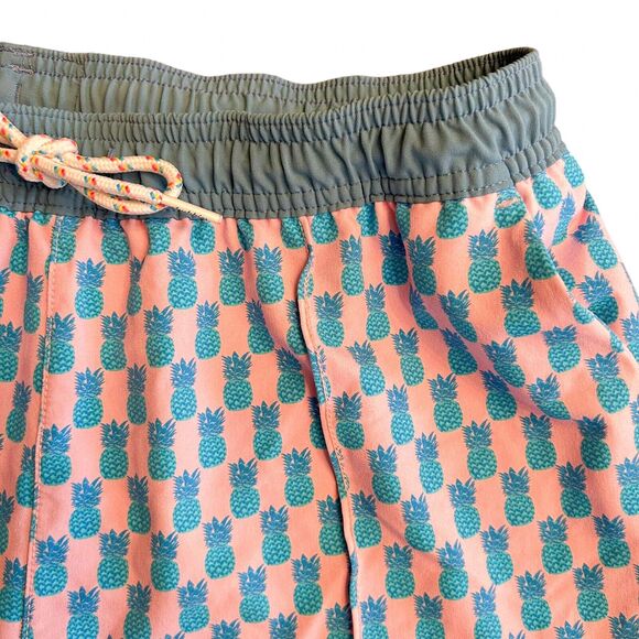 Chubbies Beach Club Men's Large Inseam 5.5" Pink & Blue Small Print Pineapples - Picture 6 of 9